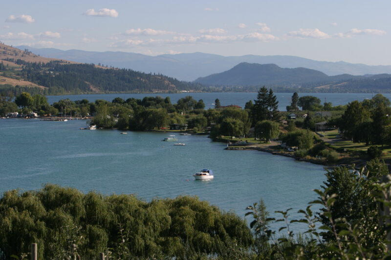 Okanagan lake in Canada — Stock Images of Lakes — Canada, British Columbia, Okanagan Lake, Lakes, Scenic