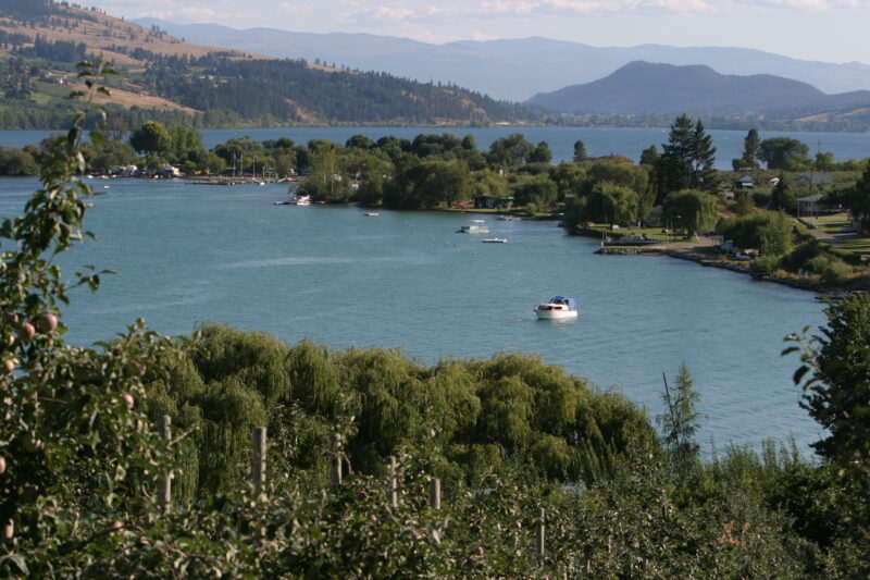 Okanagan lake in Canada — Stock Images of Lakes — Canada, British Columbia, Okanagan Lake, Lakes, Scenic