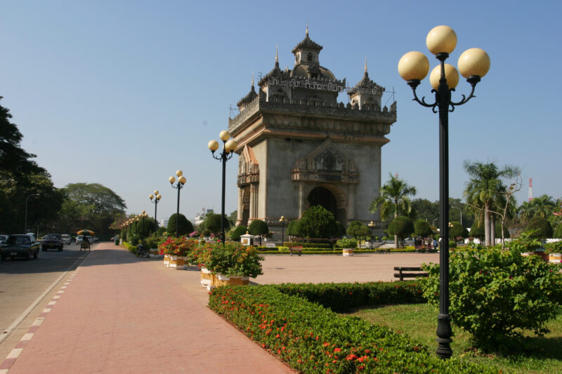 Patuxay Park in Vientiene — Scenes from the capital city of Laos, Ventiene — Laos, Southeast Asia, Ventiene, capital