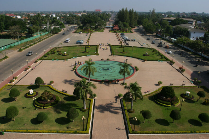 Patuxay Park in Vientiene — Scenes from the capital city of Laos, Ventiene — Laos, Southeast Asia, Ventiene, capital
