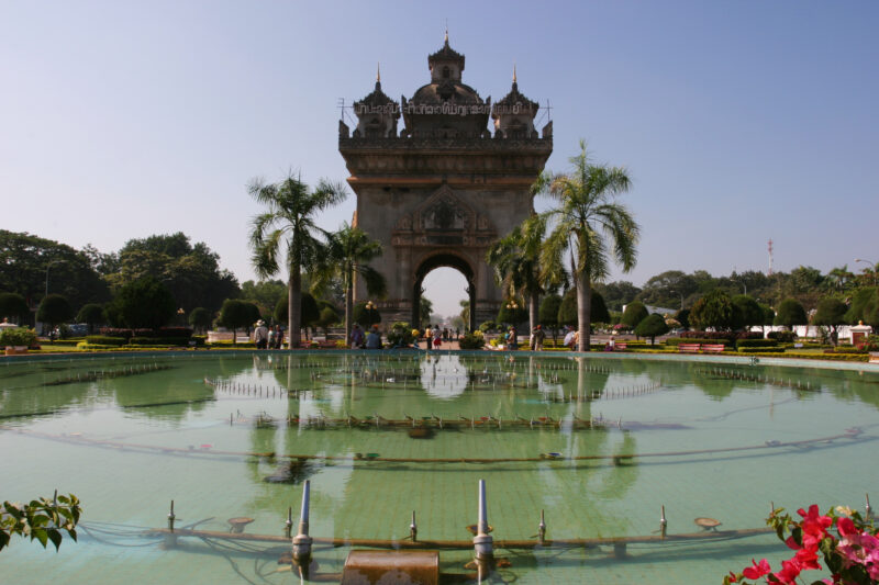 Patuxay Park in Vientiene — Scenes from the capital city of Laos, Ventiene — Laos, Southeast Asia, Ventiene, capital