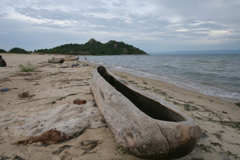 Dugout Canoe in Malawi — Canoe Dug out from a tree by lake — Malawi, Africa