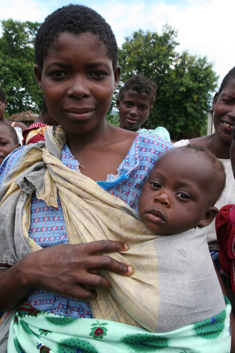 Baby in Malawi — Stock Images of mothers in Malawi holding their babies — Africa, Malawi