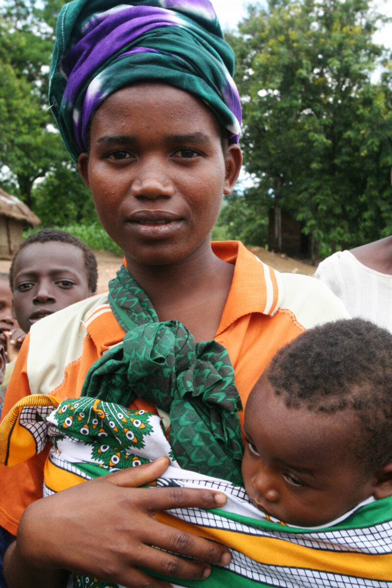 Baby in Malawi — Stock Images of mothers in Malawi holding their babies — Africa, Malawi