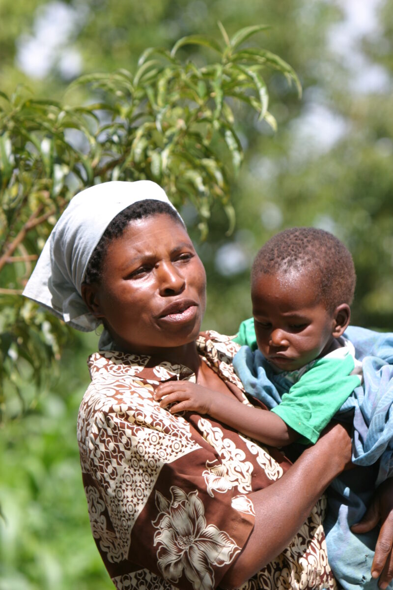 Mother and Baby in Malawi — Stock Images of mothers in Malawi holding their babies — Africa, Malawi