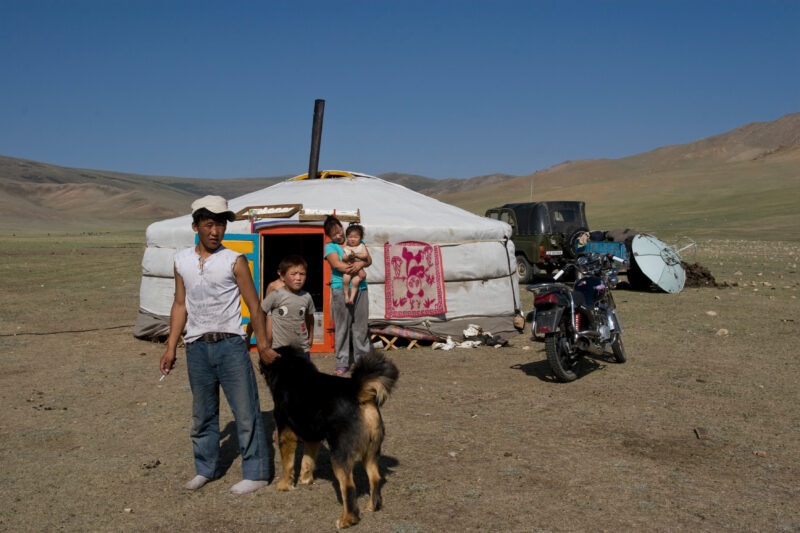 Family by their Ger in Mongolia — Stock Images of life in Rural Mongolia, and the people who live there: Family in front of their Ger — Mongolia