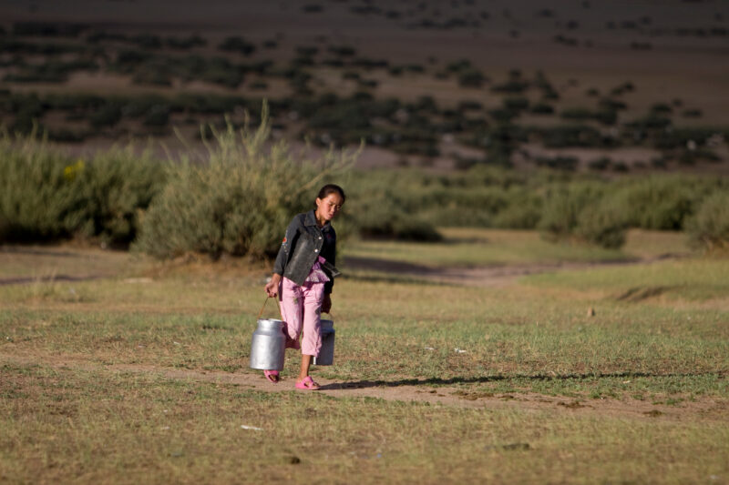 Collecting Water in Mongolia — Woman collects water in Mongolia — Mongolia, woman, collecting water, water security