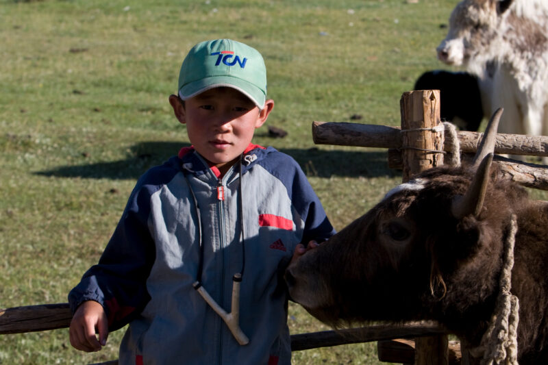 Boy in Mongolia — Boy in rural Mongolia with Slingshot — Mongolia, boy, boys, slingshot