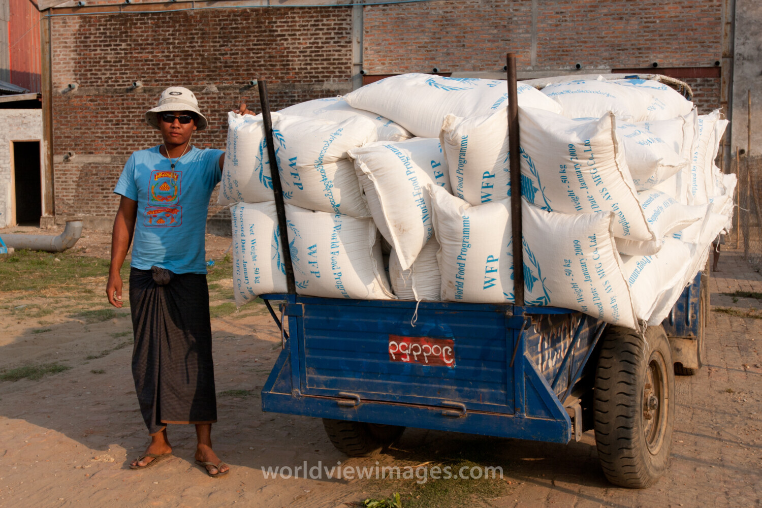 Food Distirbution after Cyclone in Burma