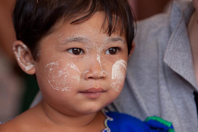 Girl in Burma — Stock Images of life in the Irrawaddy Delta region of Burma, after cyclone Nargis devistated the region — Burma, Myanmar, Ayeyarwaddy delta, ...