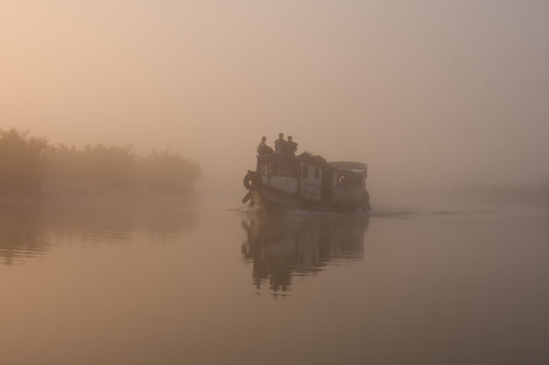 Sunrise in the Irrwady Delta — Stock Images of life in the Irrawaddy Delta region of Burma, after cyclone Nargis devistated the region — Burma, Myanmar, Ayey...