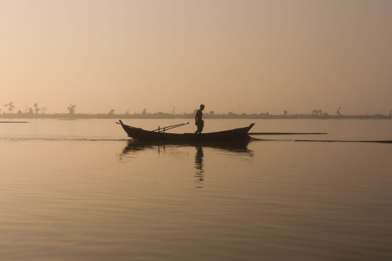 Sunrise in the Irrwady Delta — Stock Images of life in the Irrawaddy Delta region of Burma, after cyclone Nargis devistated the region — Burma, Myanmar, Ayey...