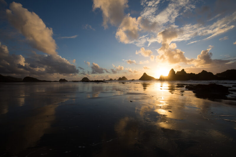 Ocean Sunset — Beautiful Sunset scene on the Oregon coast in the United States. — Beach, Coast, Ocean, Oregon, Sea