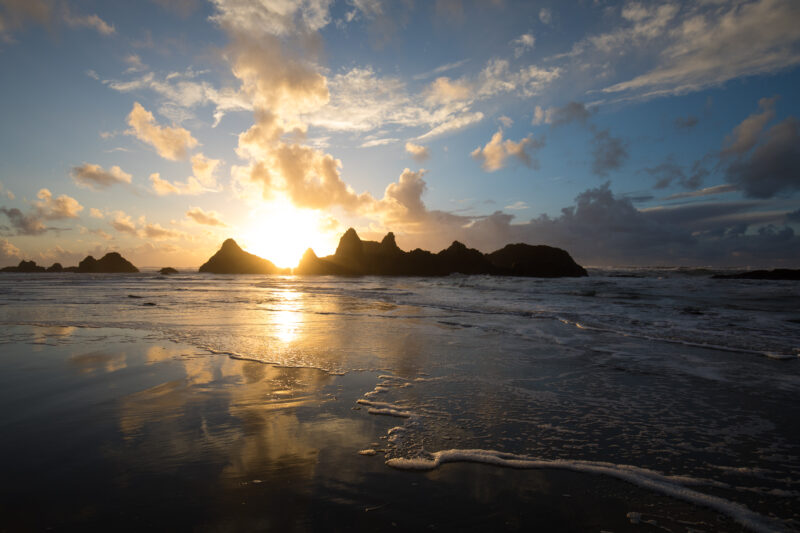 Ocean Sunset — Beautiful Sunset scene on the Oregon coast in the United States. — Beach, Coast, Ocean, Oregon, Sea