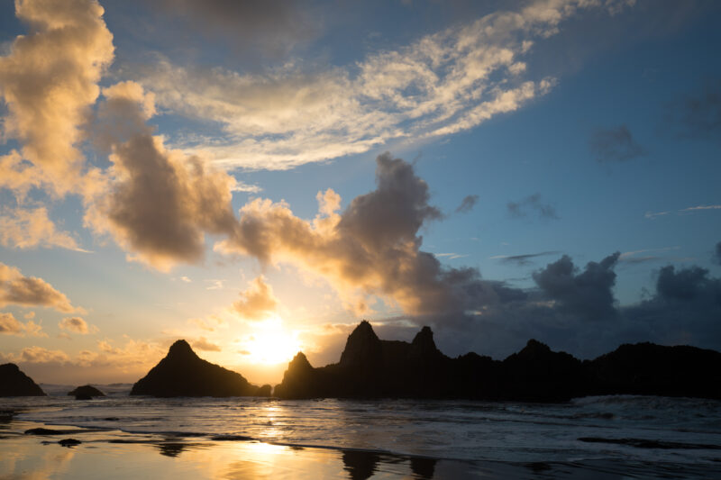 Ocean Sunset — Beautiful Sunset scene on the Oregon coast in the United States. — Beach, Coast, Ocean, Oregon, Sea