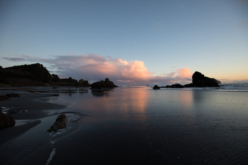 Oregon Coast at Sunset — Beautiful Sunset Scene on the Oregon Cost in the United States. — Beach, Coast, Ocean, Oregon, Sea