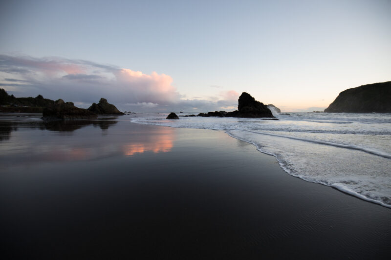 Oregon Coast at Sunset — Beautiful Sunset Scene on the Oregon Cost in the United States. — Beach, Coast, Ocean, Oregon, Sea