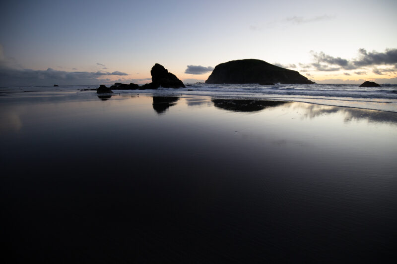 Oregon Coast at Sunset — Beautiful Sunset Scene on the Oregon Cost in the United States. — Beach, Coast, Ocean, Oregon, Sea