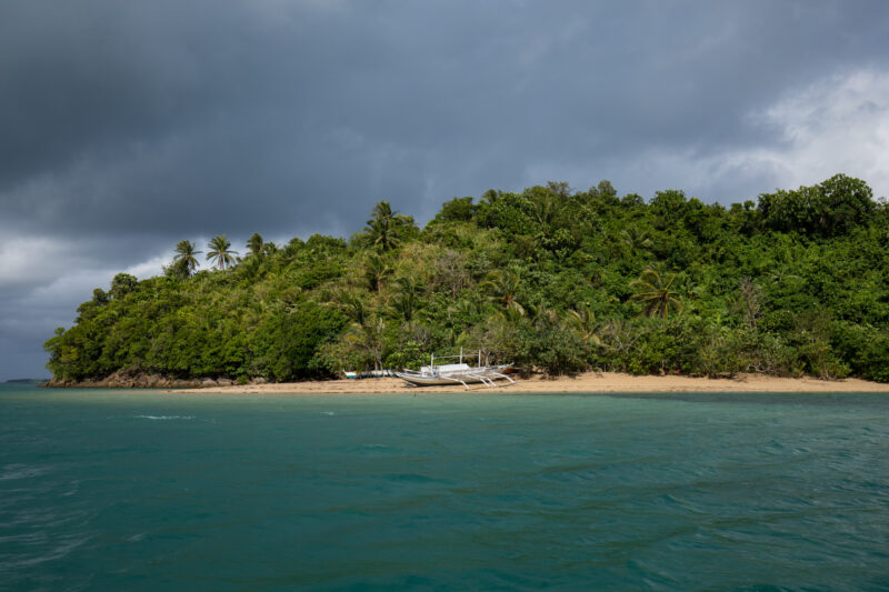 Island in the Sea — Beautiful small island in the Philippines — Philippines, Camarines Sur, Luzon, island