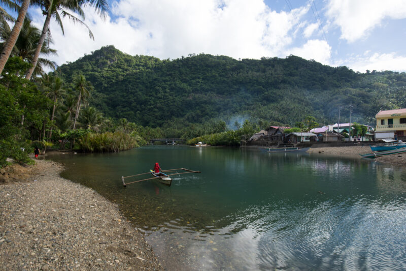 Lagoon in the Philippines — Beautiful lagoon next to a coastal village in Camarines Sur, Philippines — Philippines, Camarines Sur, Luzon, lagoon