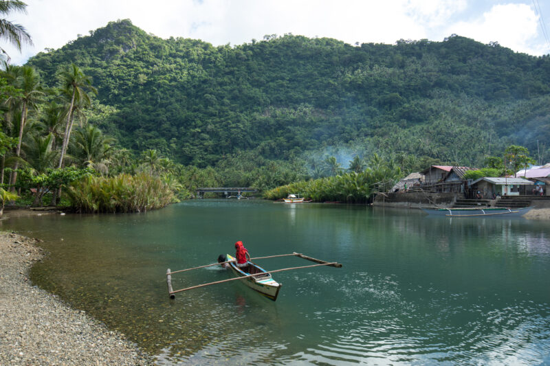 Lagoon in the Philippines — Beautiful lagoon next to a coastal village in Camarines Sur, Philippines — Philippines, Camarines Sur, Luzon, lagoon