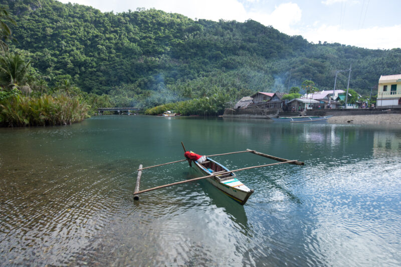 Lagoon in the Philippines — Beautiful lagoon next to a coastal village in Camarines Sur, Philippines — Philippines, Camarines Sur, Luzon, lagoon