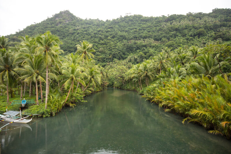 Lagoon in the Philippines — Beautiful lagoon next to a coastal village in Camarines Sur, Philippines — Philippines, Camarines Sur, Luzon, lagoon