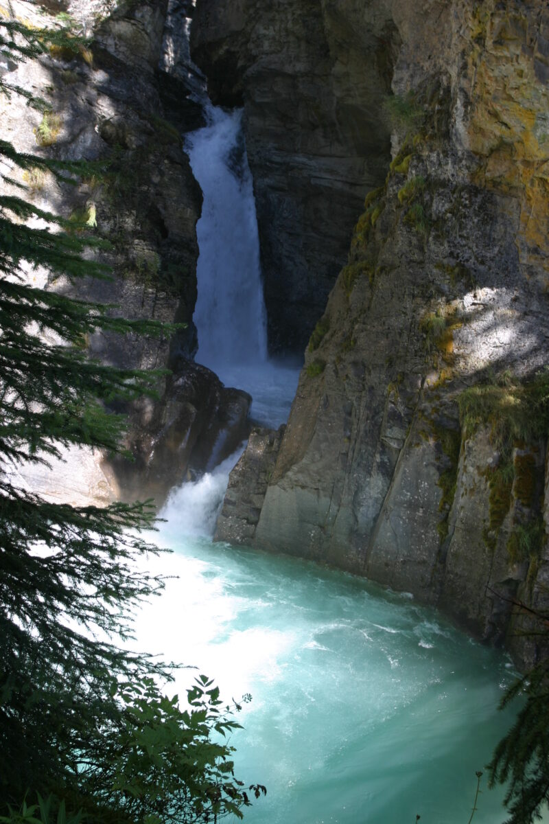 Waterfall Scenic — Stock Images of Rivers — Canada, Alberta, Banff National Park, Scenic, Mountians