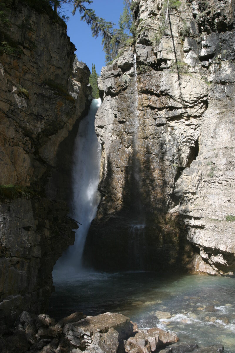 Waterfall Scenic — Stock Images of Rivers — Canada, Alberta, Banff National Park, Scenic, Mountians