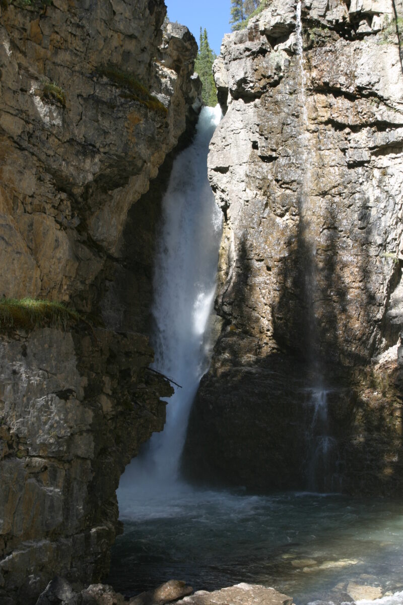 Waterfall Scenic — Stock Images of Rivers — Canada, Alberta, Banff National Park, Scenic, Mountians