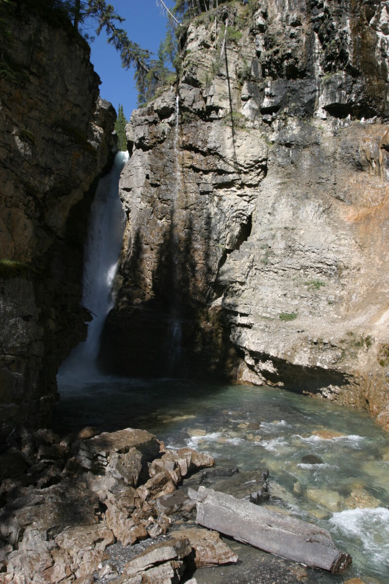 Waterfall Scenic — Stock Images of Rivers — Canada, Alberta, Banff National Park, Scenic, Mountians