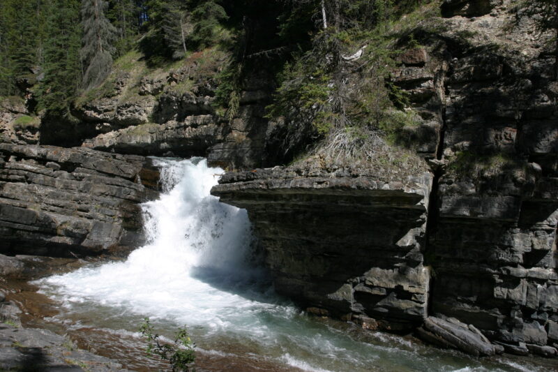 Waterfall Scenic — Stock Images of Rivers — Canada, Alberta, Banff National Park, Scenic, Mountians