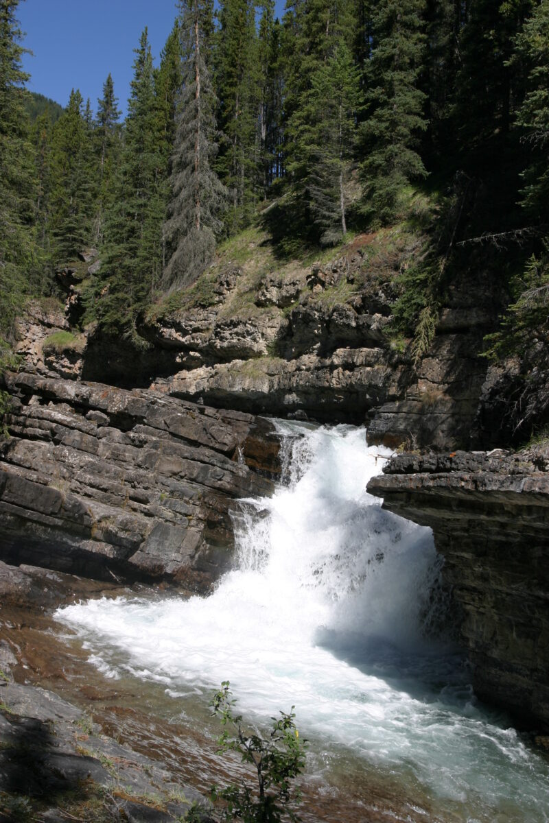 Waterfall Scenic — Stock Images of Rivers — Canada, Alberta, Banff National Park, Scenic, Mountians