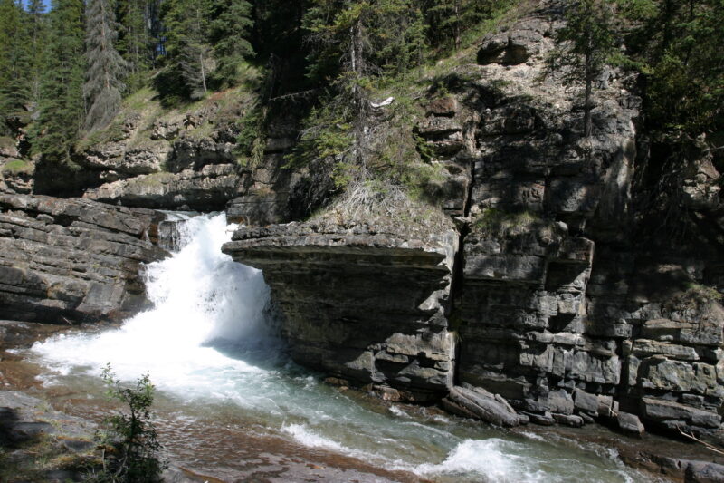 Waterfall Scenic — Stock Images of Rivers — Canada, Alberta, Banff National Park, Scenic, Mountians