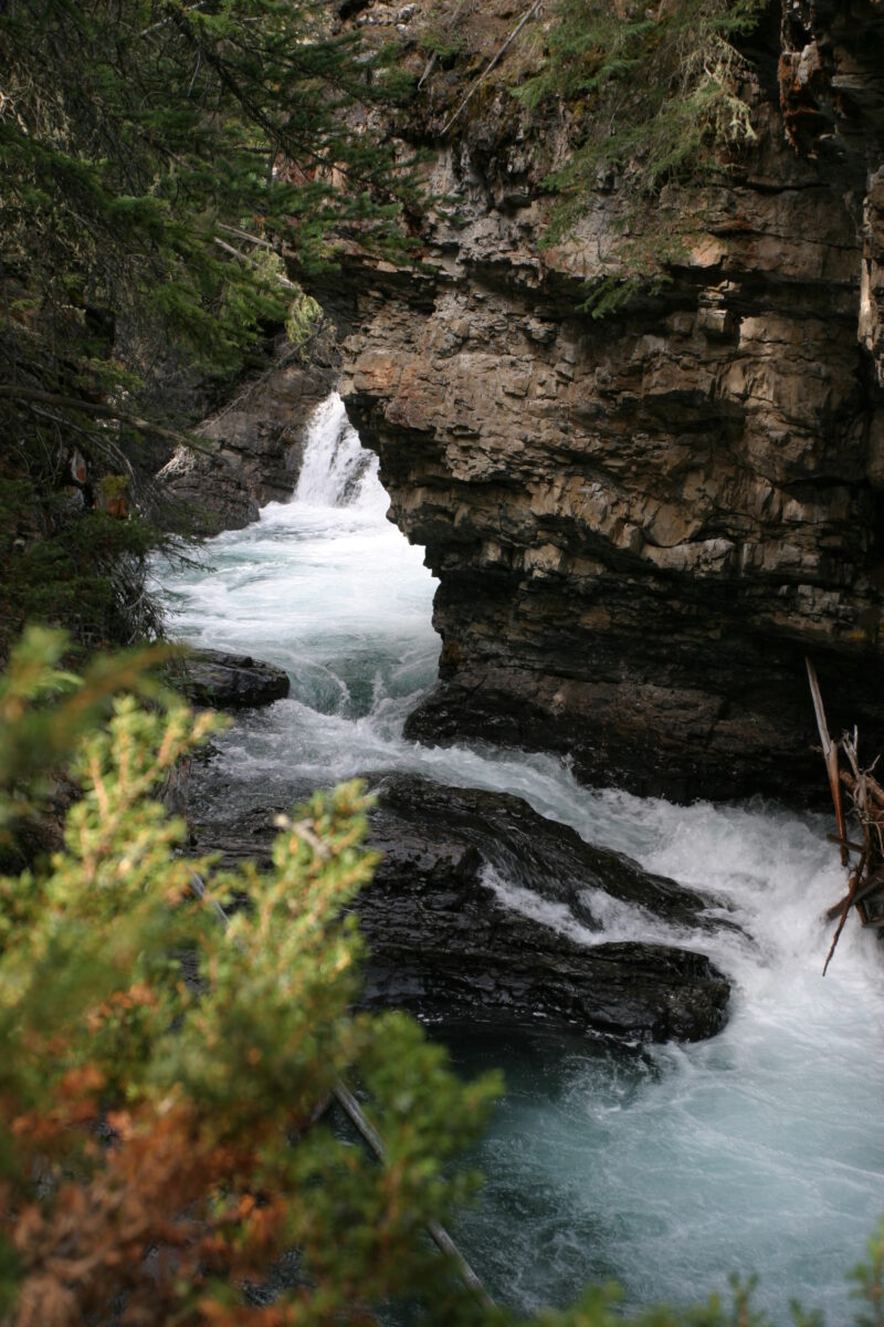 Waterfall Scenic — Stock Images of Rivers — Canada, Alberta, Banff National Park, Scenic, Mountians