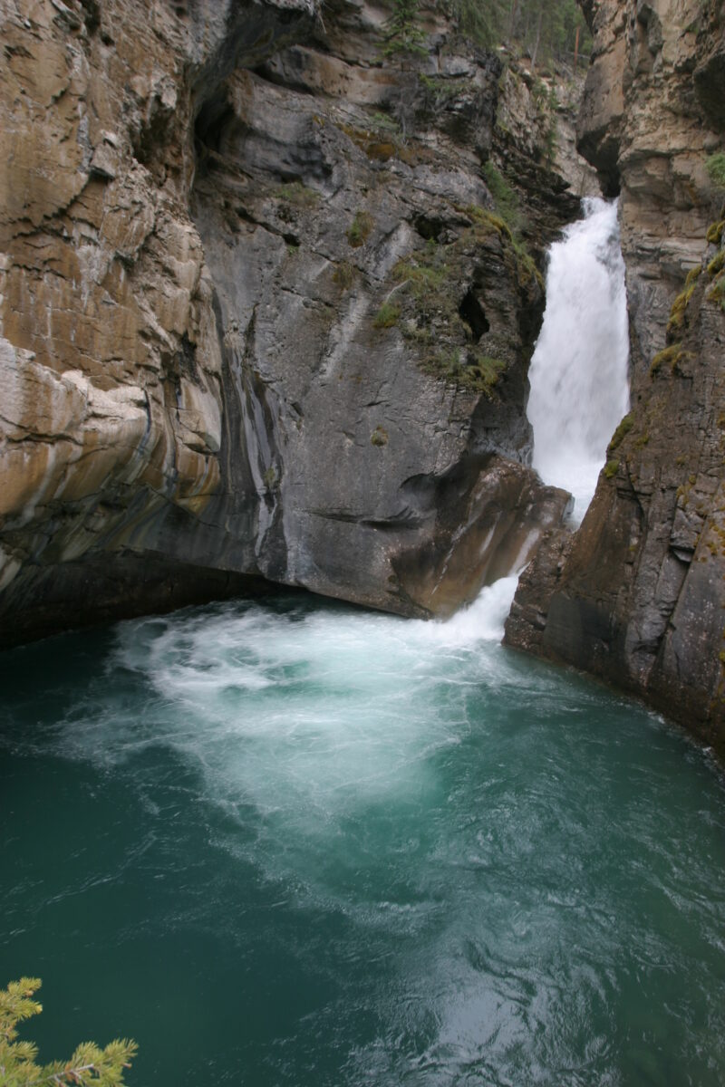 Waterfall Scenic — Stock Images of Rivers — Canada, Alberta, Banff National Park, Scenic, Mountians