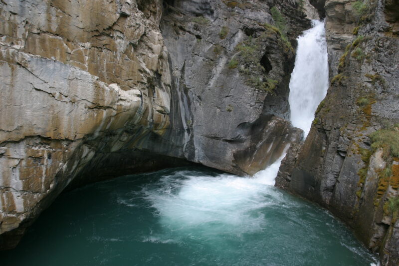 Waterfall Scenic — Stock Images of Rivers — Canada, Alberta, Banff National Park, Scenic, Mountians