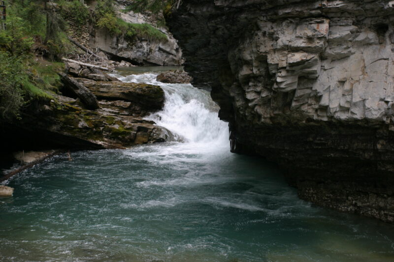 Waterfall Scenic — Stock Images of Rivers — Canada, Alberta, Banff National Park, Scenic, Mountians