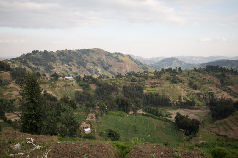 Scenic Hillside in Rwanda — Hillside farms and villages in Northeren Rwanda — Rwanda, Africa, Scenic, hillside, farms