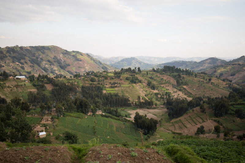 Scenic Hillside in Rwanda — Hillside farms and villages in Northeren Rwanda — Rwanda, Africa, Scenic, hillside, farms