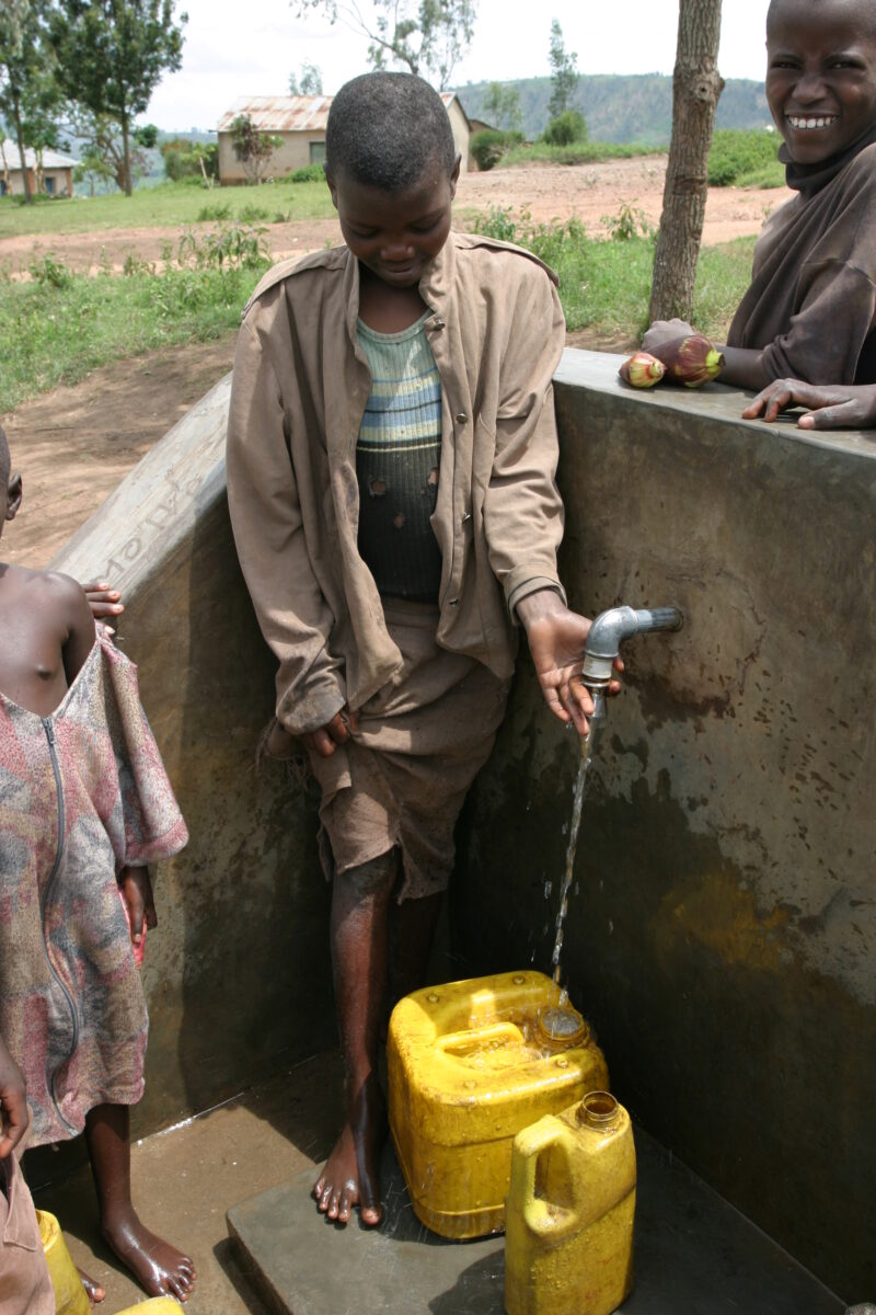 Stock Images of Rwanda — People returning to Rwanda after the genocide was overreclaim land in a unpopulated swampy area, with technology and financial suppo...