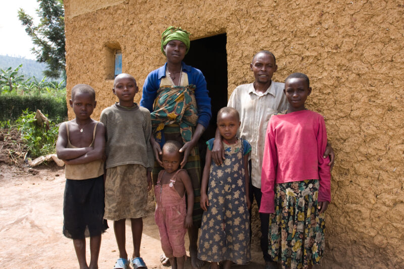 Stock Images of Rwanda — Family of returning refugees, stand beside their mud brick home — Rwanda, Africa