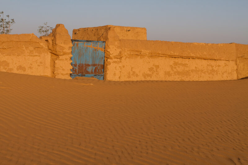 Walled Compound in the Desert — Stock Images of dry desert region of Sudan — Africa, Sudan, dry, desert, sand
