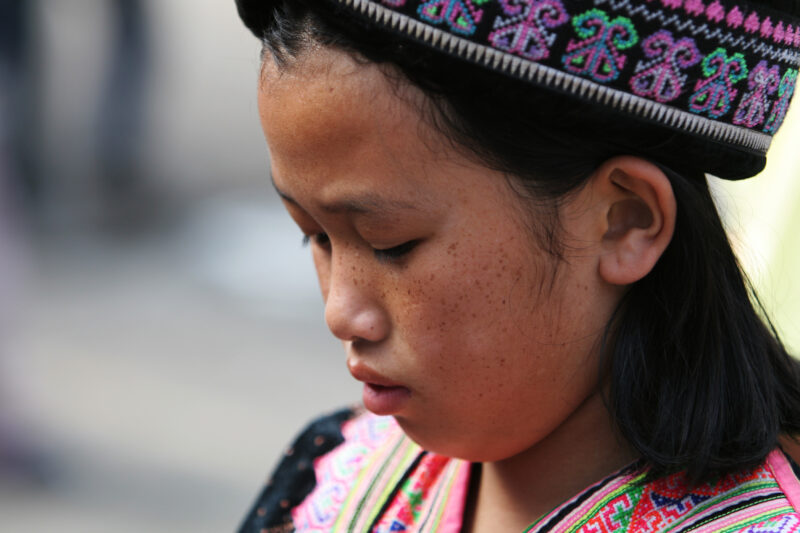 Ethnic Woman in Thailand — Ethnic minority woman works on her handicrafts as part of an income generating activity. — Thailand, ethnic, ethnic minority, hill...