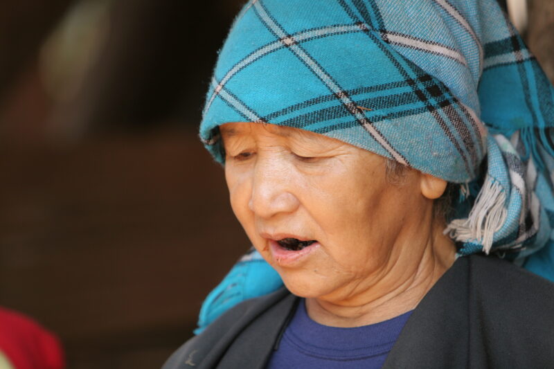 Ethnic Woman Close up — Ethnic women in Northern Thailand, make their own thread, the old fasioned way, by hand. — Thailand, ethnic, minority, women, spin