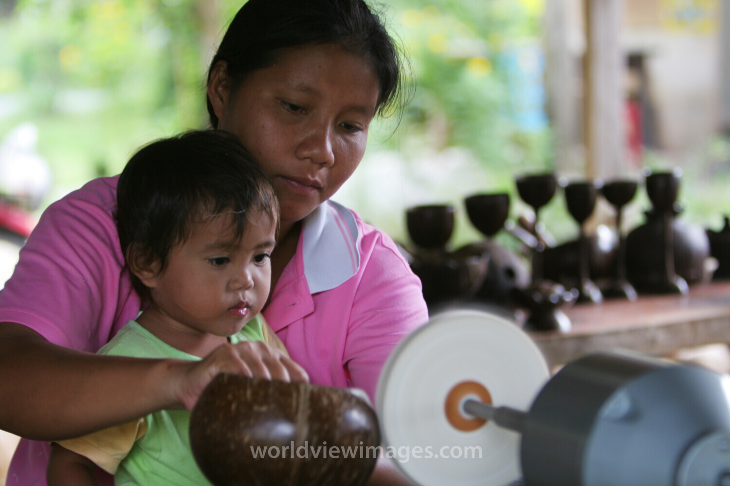 Making Containers from Coconut Shells