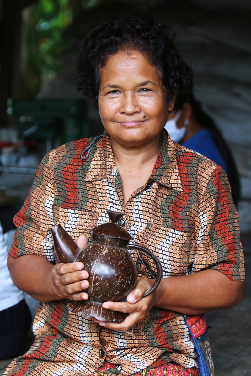 Making Containers from Coconut Shells — Woman makes money by turning coconut shells into art, for tourist souvenirs. — Thailand, women, craft, crafts, coconut