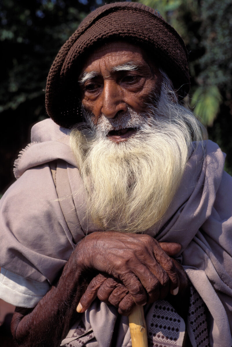 Elderly Man in Bangladesh — Old man with long white beard rests on his walking stick, in Bangladesh — Bangladesh, old, man, elder, elderly