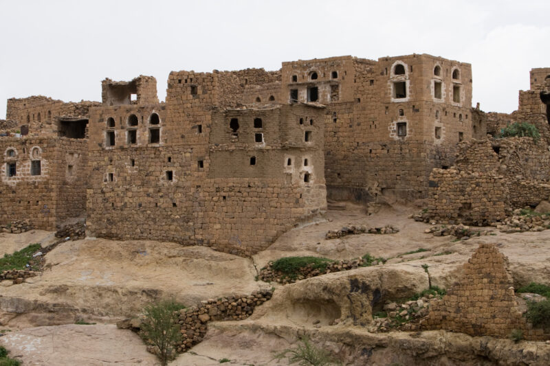 Abandoned Settlement in Yemen — Old abandoned settlement near Sana'a, Yemen — Yemen, archaeology, ruins, abandoned