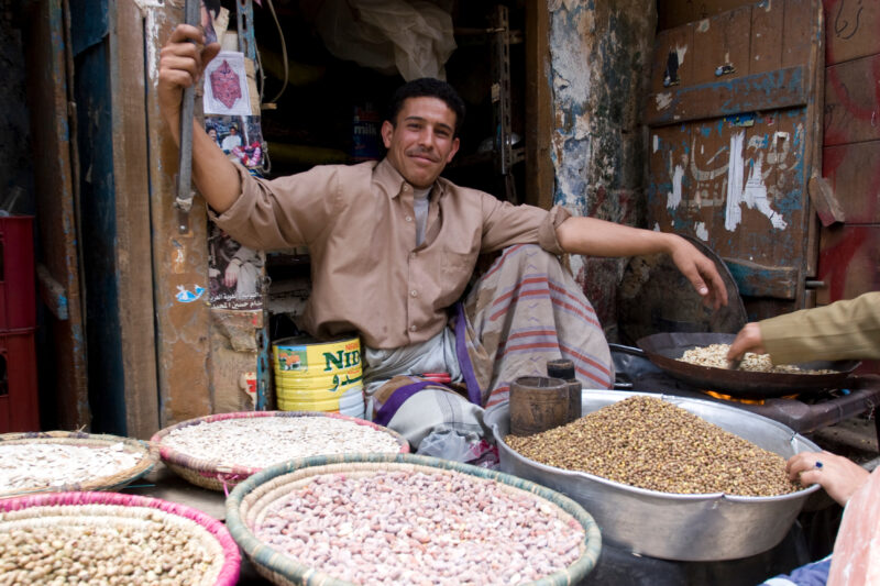 Market in Yemen — Stock images of people in Yemen — Yemen, people, men, faces